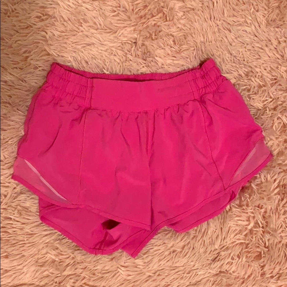 Lululemon Hotty Hot short 2.5” pink